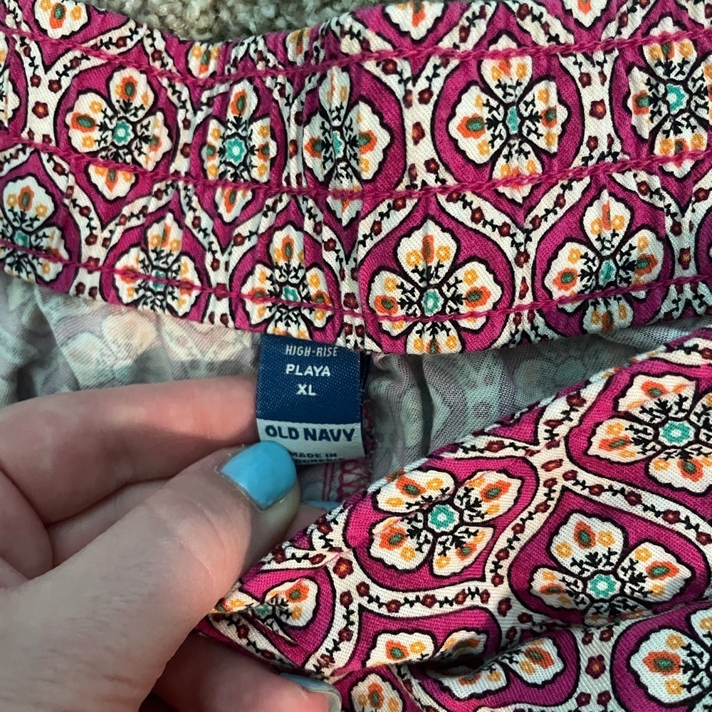 Old Navy Pink and White Patterned Shorts - Picture 3 of 4